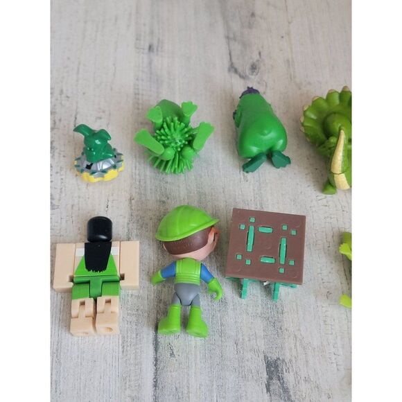 Green toy variety frog dinosaur lizard grass alien guy set monster - Picture 10 of 10